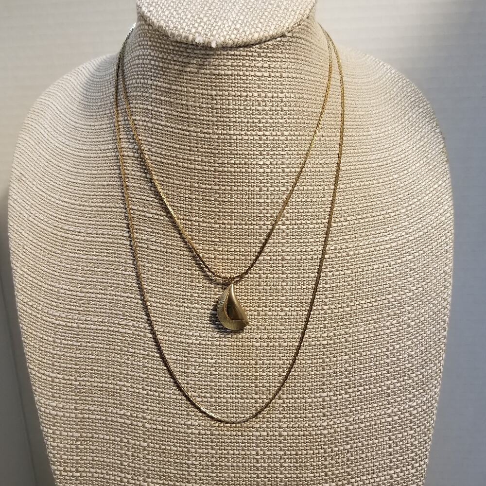 Gold tone double chain necklace with pendant 17" shortest lenth and 23" longest